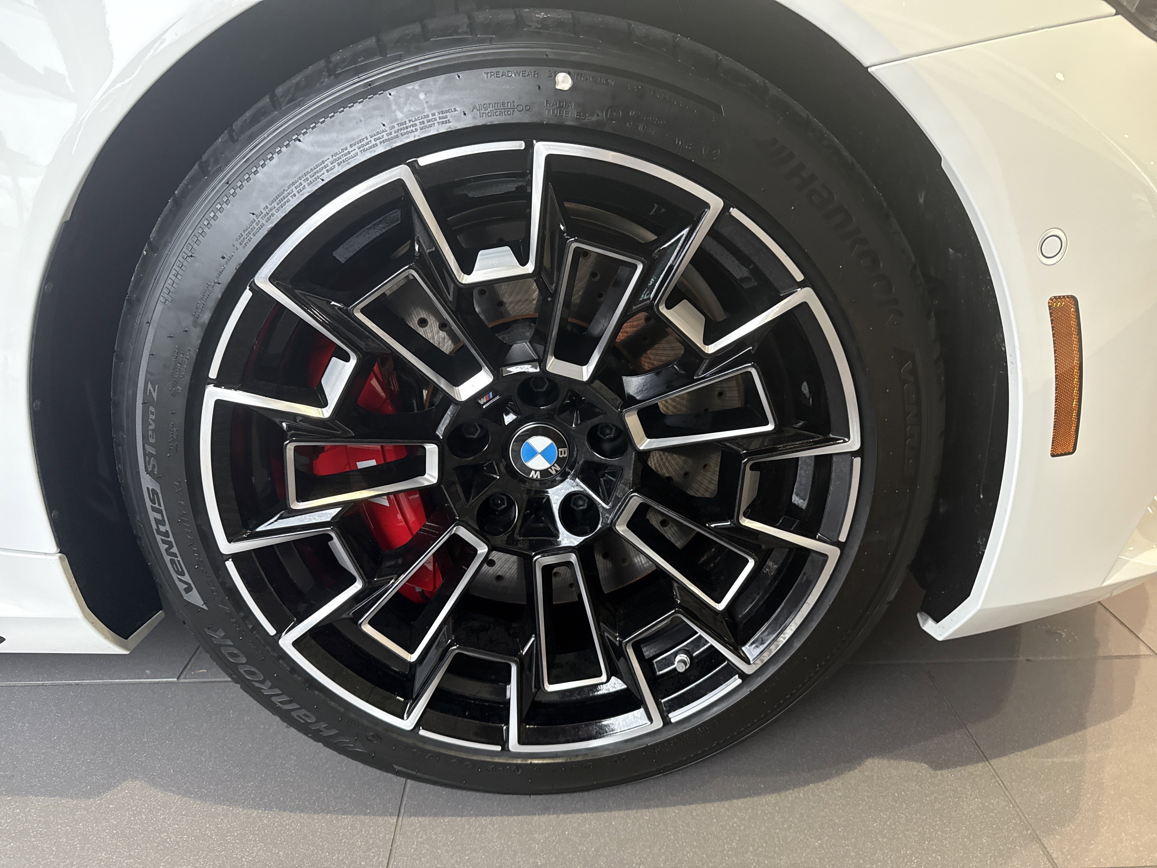 New 2026 0300 Alpine White BMW  image 30