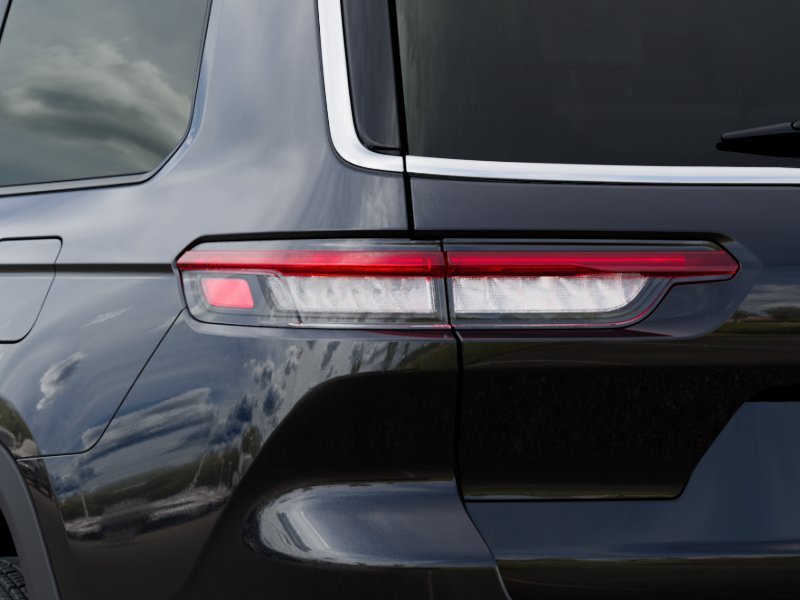 New 2026 Diamond Black Crystal Pearlcoat Jeep Laredo image 35