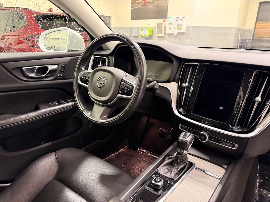 Used 2022 White Volvo  image 30