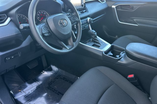 Used 2020 White Toyota LE image 10