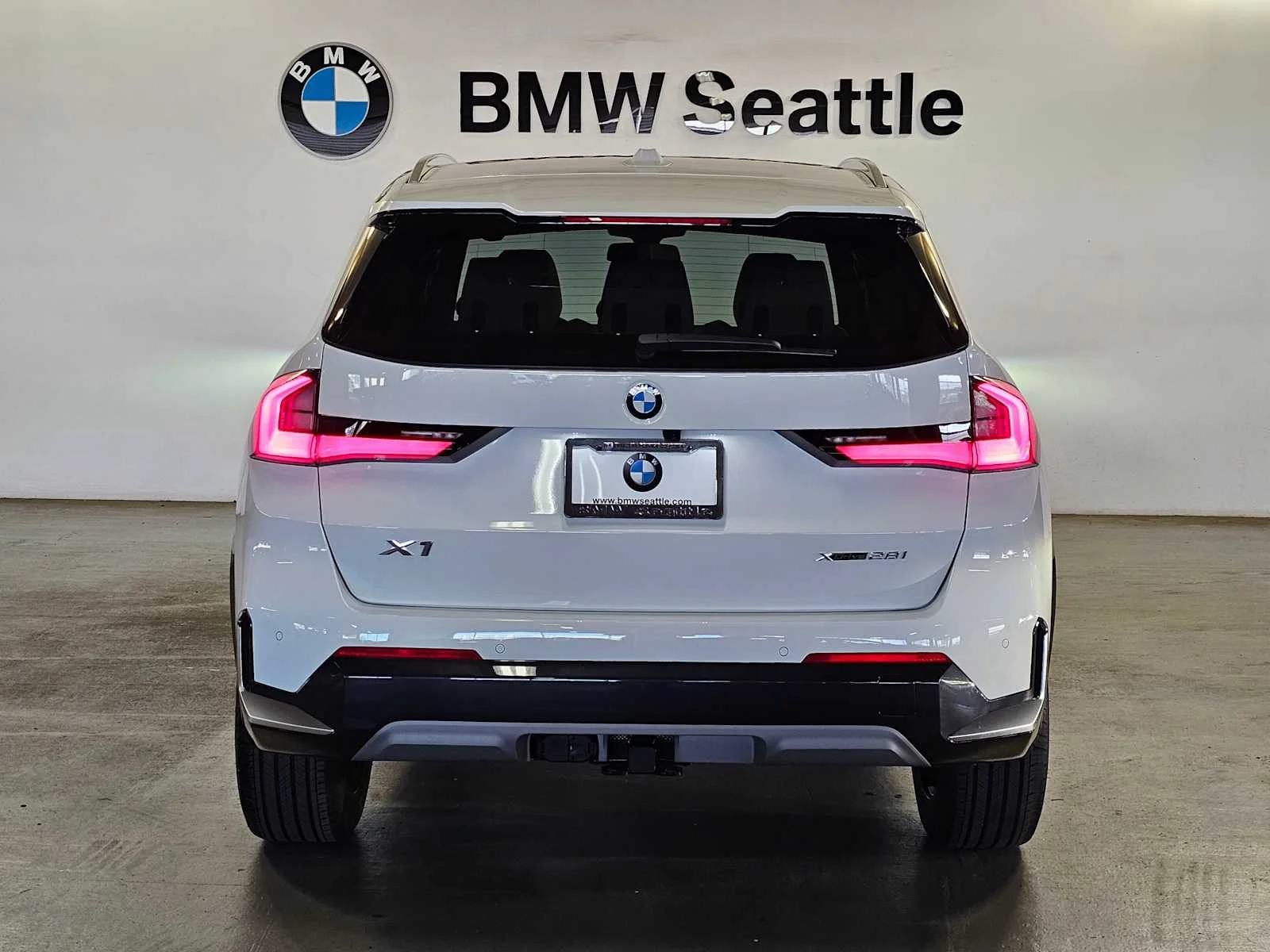 New 2026 Alpine White BMW xDrive28i image 5