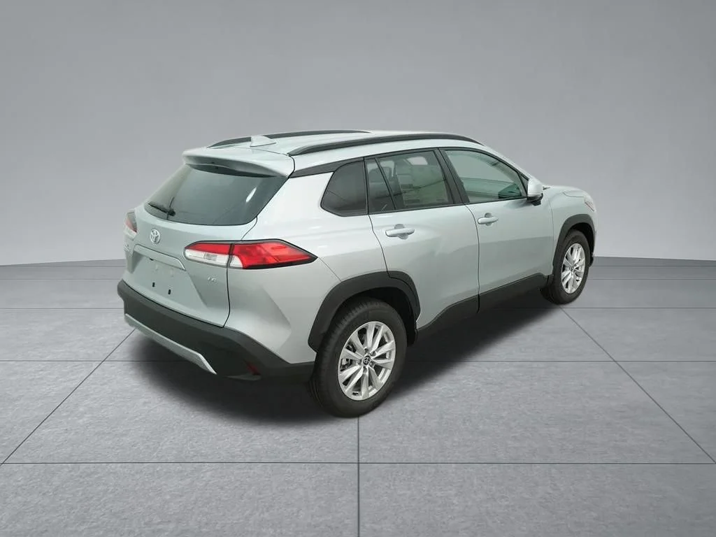 Used 2022 Silver Toyota LE image 11