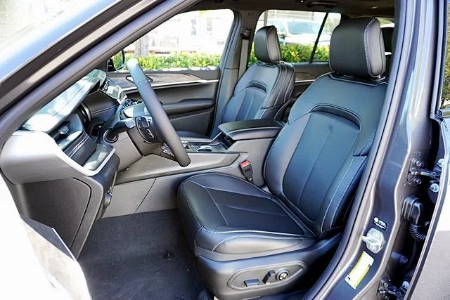 New 2026 Baltic Gray Metallic Clear-Coat Exterior Paint Jeep Limited image 19