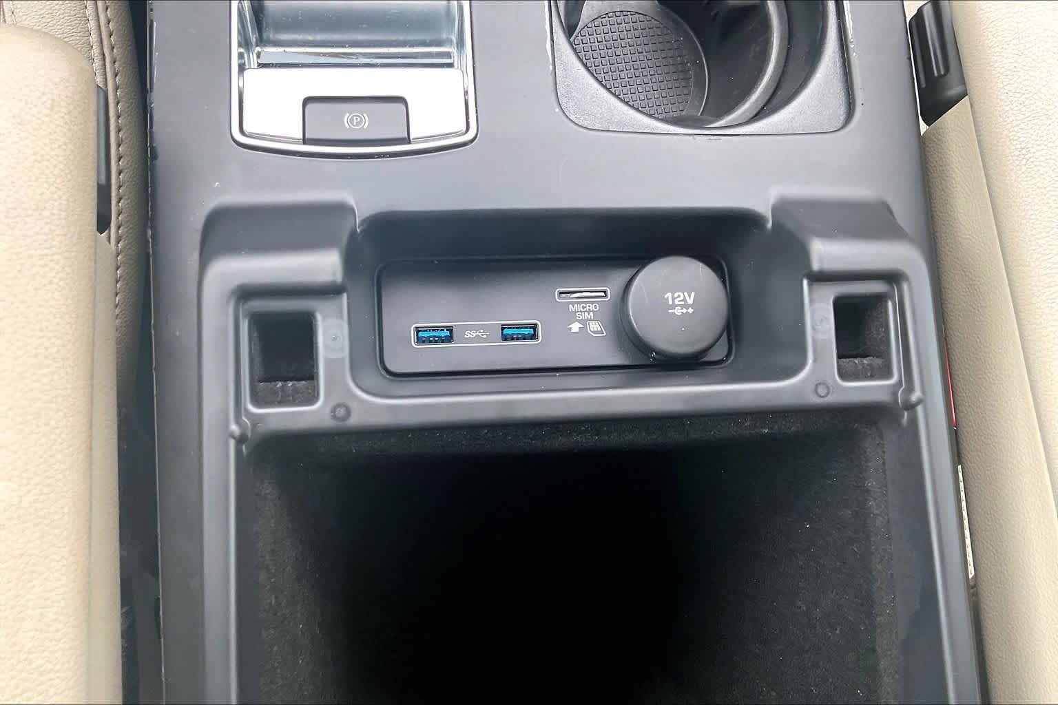 Used 2019 Fuji White Land Rover SE image 37
