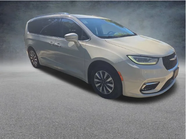 Used 2021 White Chrysler Touring L image 3