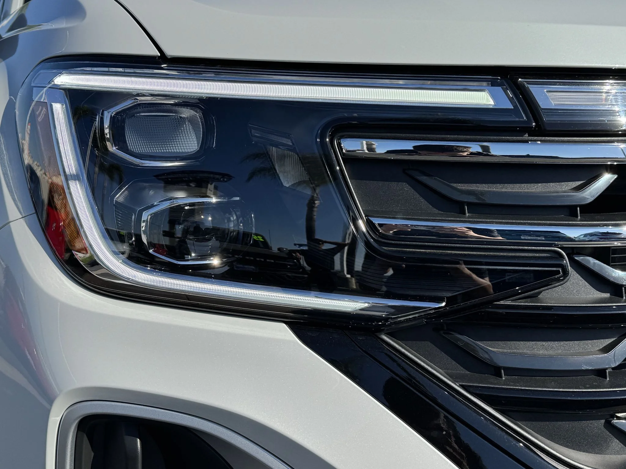 New 2026 Opal White Pearl Volkswagen 2.0T Peak Edition image 9