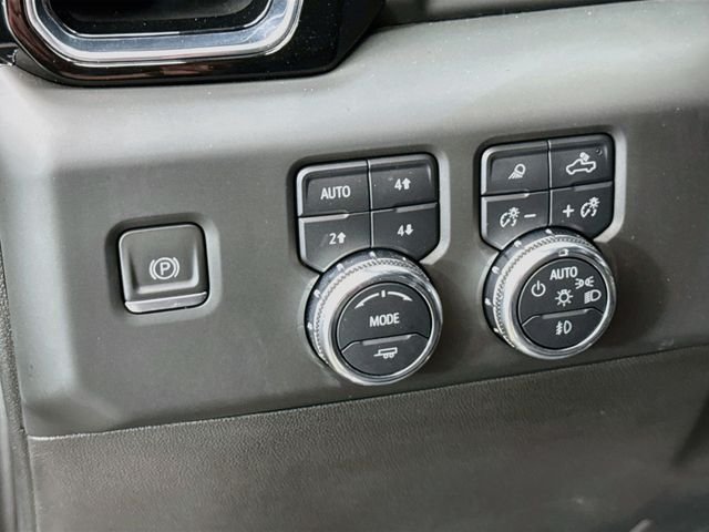 Used 2023 Silver GMC Denali image 10