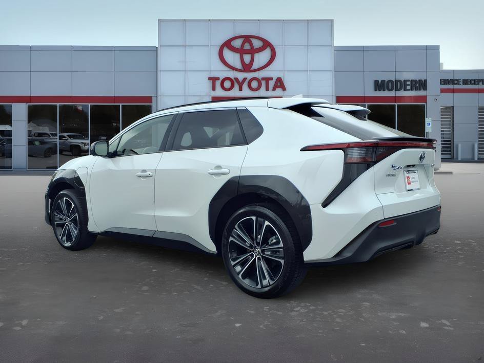 Used 2023 Pearl Toyota Limited image 3