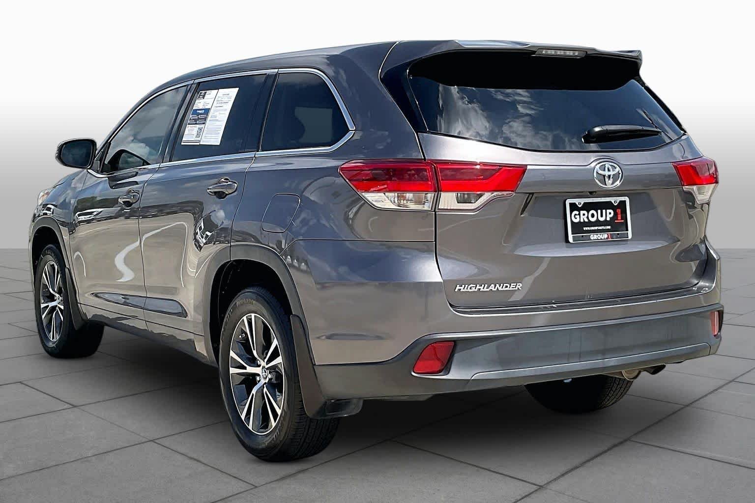 Used 2018 Predawn Gray Mica Toyota LE image 12