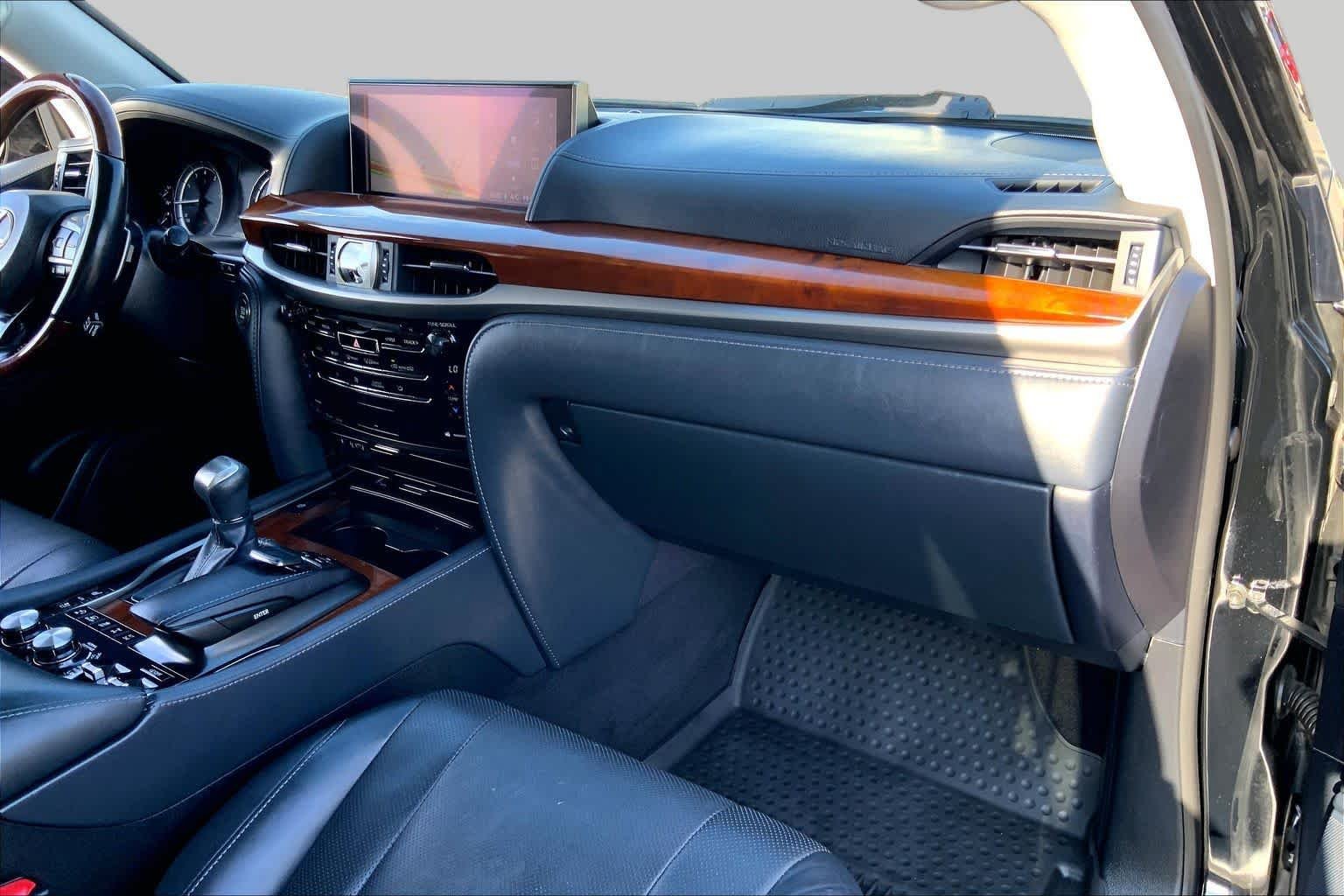 Certified Used 2019 Black Onyx Lexus  image 17