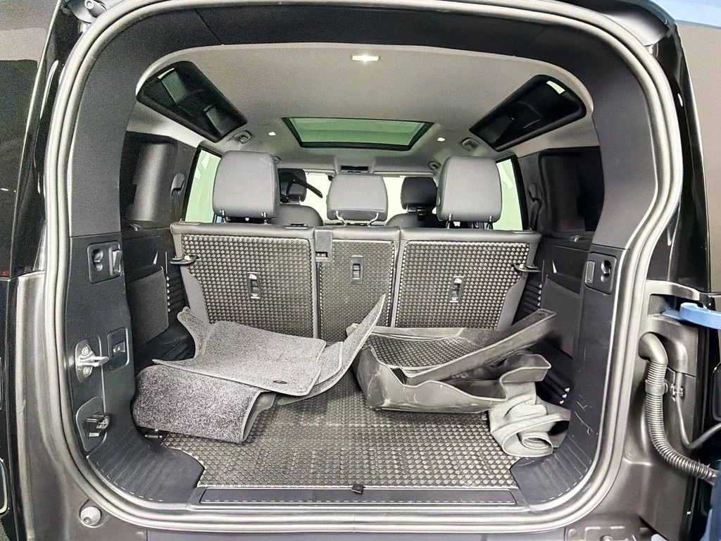 Used 2026 Blue Land Rover S image 28