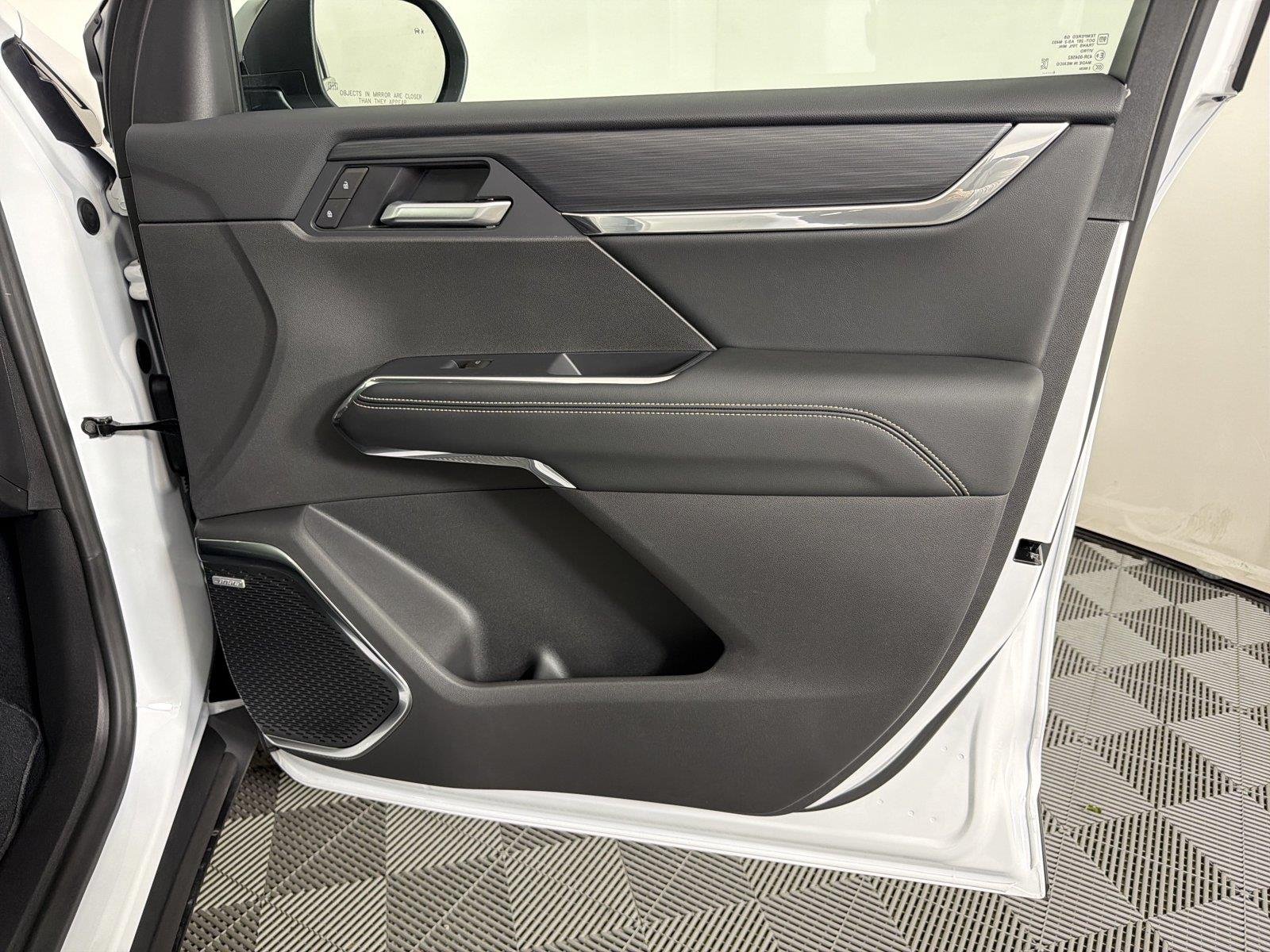 New 2027 Summit White GMC Elevation image 12