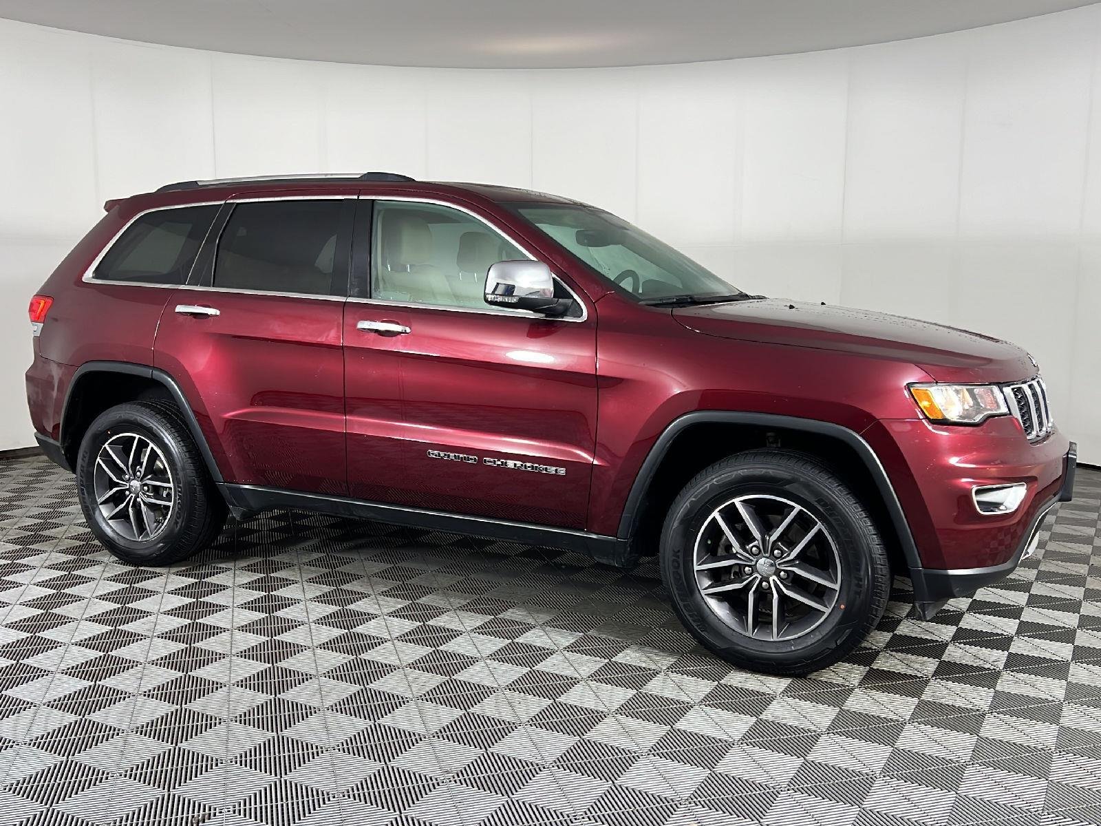 Used 2018 Velvet Red Pearlcoat Jeep Limited image 3