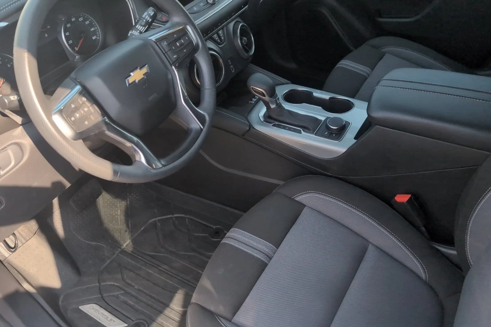 Used 2024 Summit White Chevrolet 2LT image 11