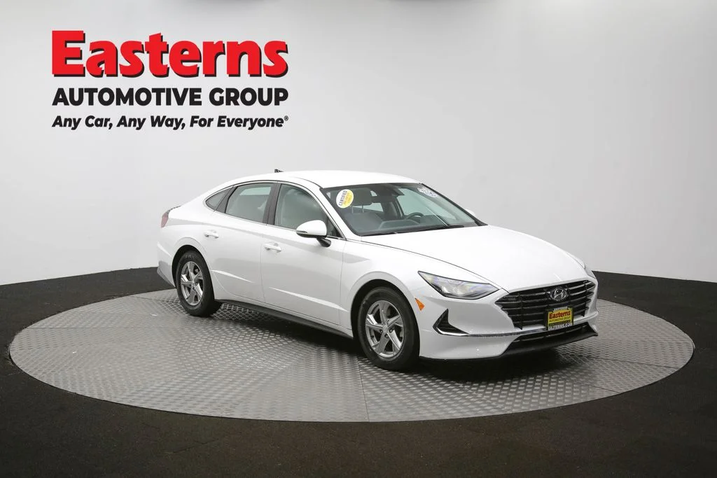 Used 2022 White Hyundai SE image 45
