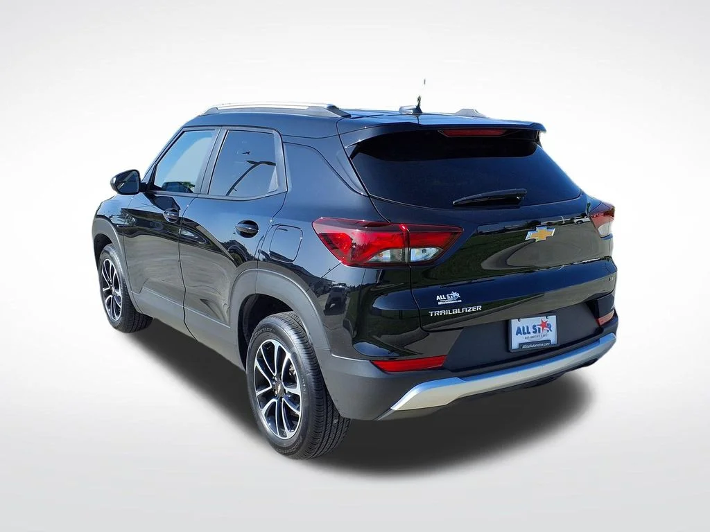 Used 2025 Black Chevrolet LT image 6