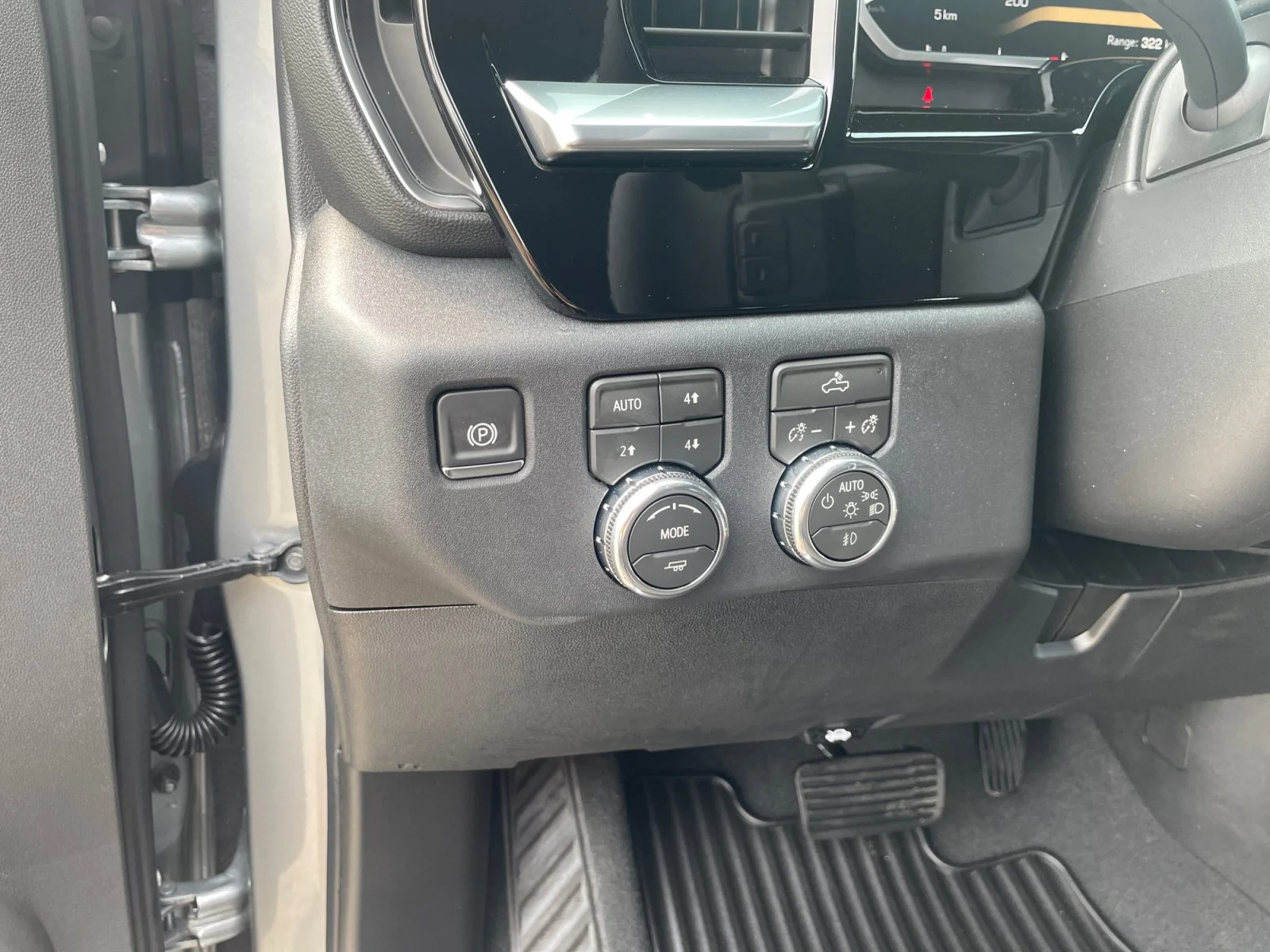 New 2026 Sterling Metallic GMC Elevation image 15
