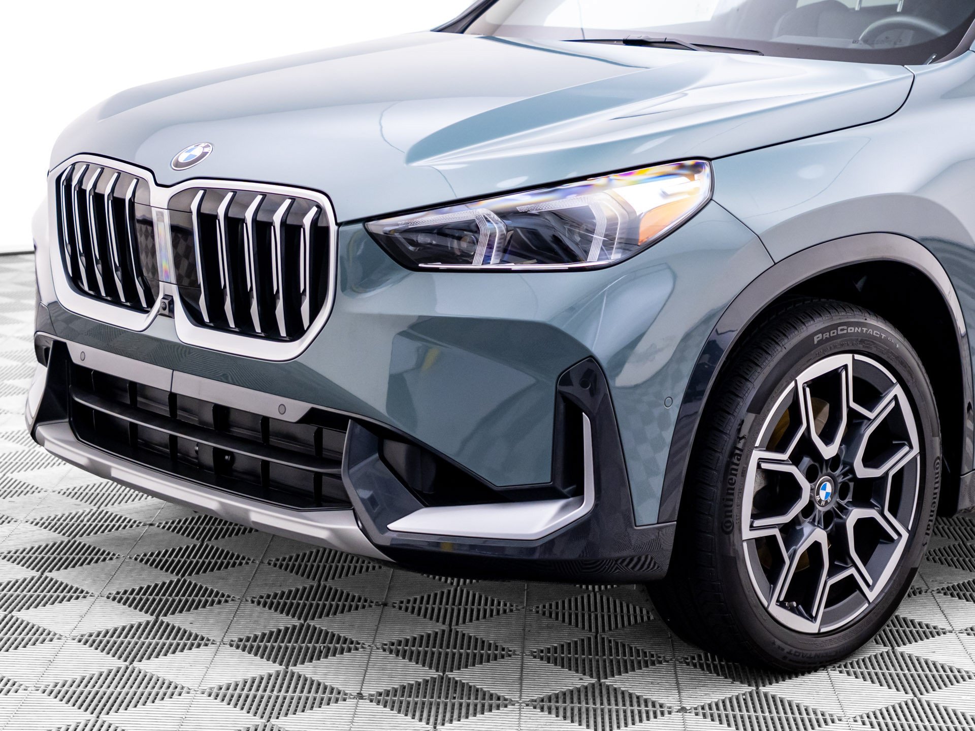 Certified Used 2026 Cape York Green Metallic BMW xDrive28i image 35