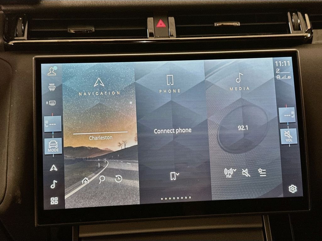 Used 2025  Land Rover S image 16