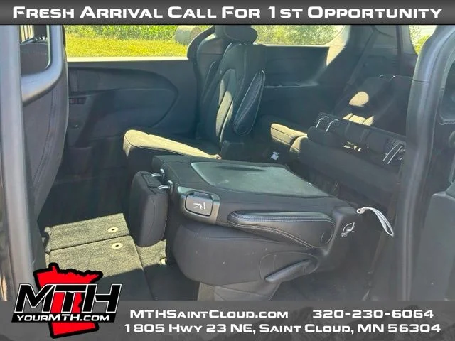 Used 2023 Black Chrysler Touring image 10