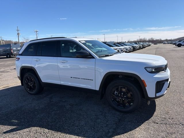 New 2026 Bright White Clear-Coat Exterior Paint Jeep Altitude image 8