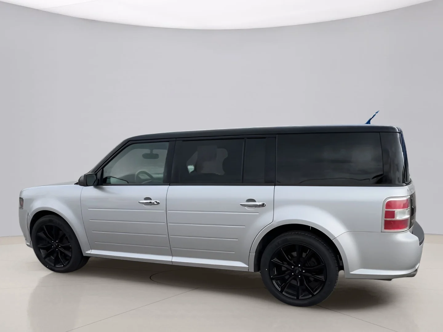 Used 2017 Silver Ford SEL FWD image 6