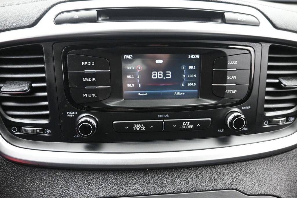 Used 2016 Silver Kia LX image 19