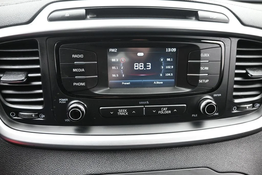 Used 2016 Silver Kia LX image 19