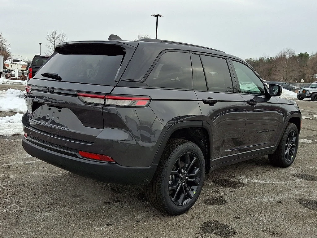 New 2025 Baltic Gray Metallic Clear-Coat Exterior Paint Jeep Limited image 8