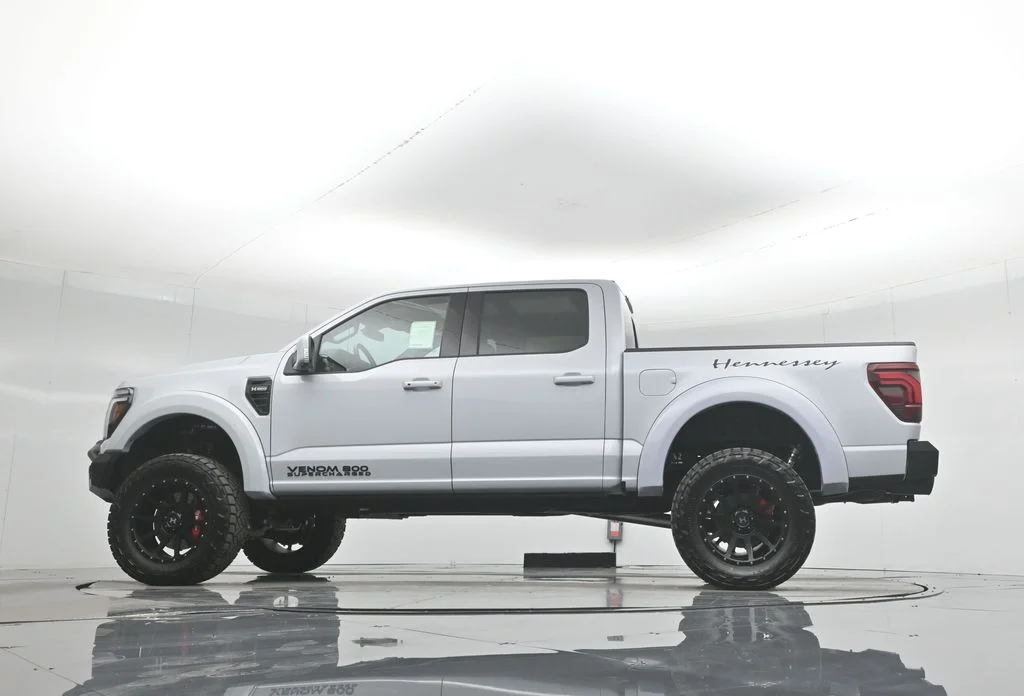 New 2025 Space White Metallic Ford Lariat image 55