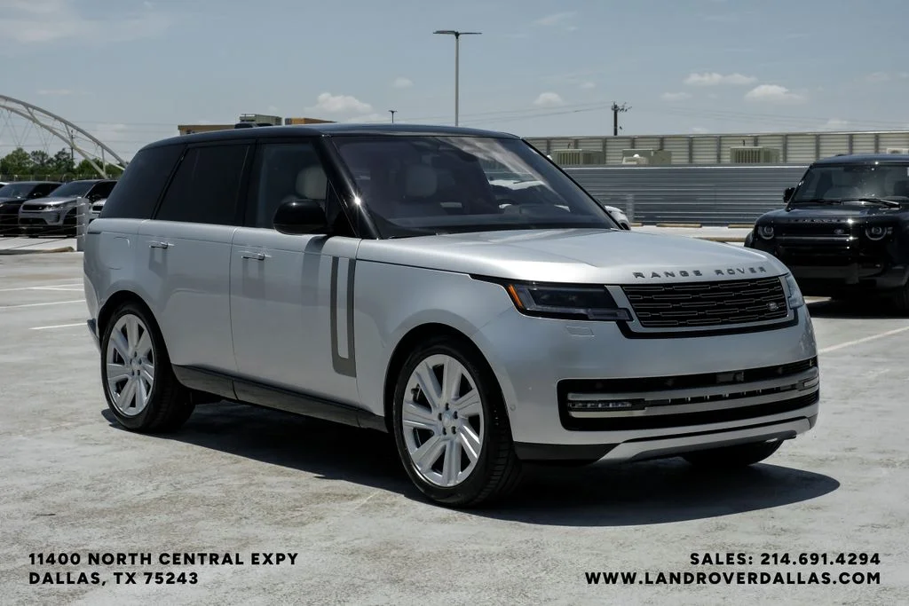 Used 2023 Hakuba Silver Metallic Land Rover SE image 4