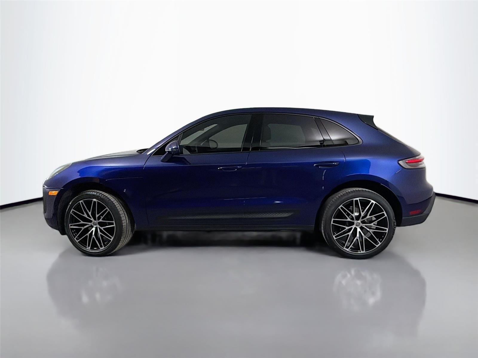 New 2026 Gentian Blue Metallic Porsche T image 2