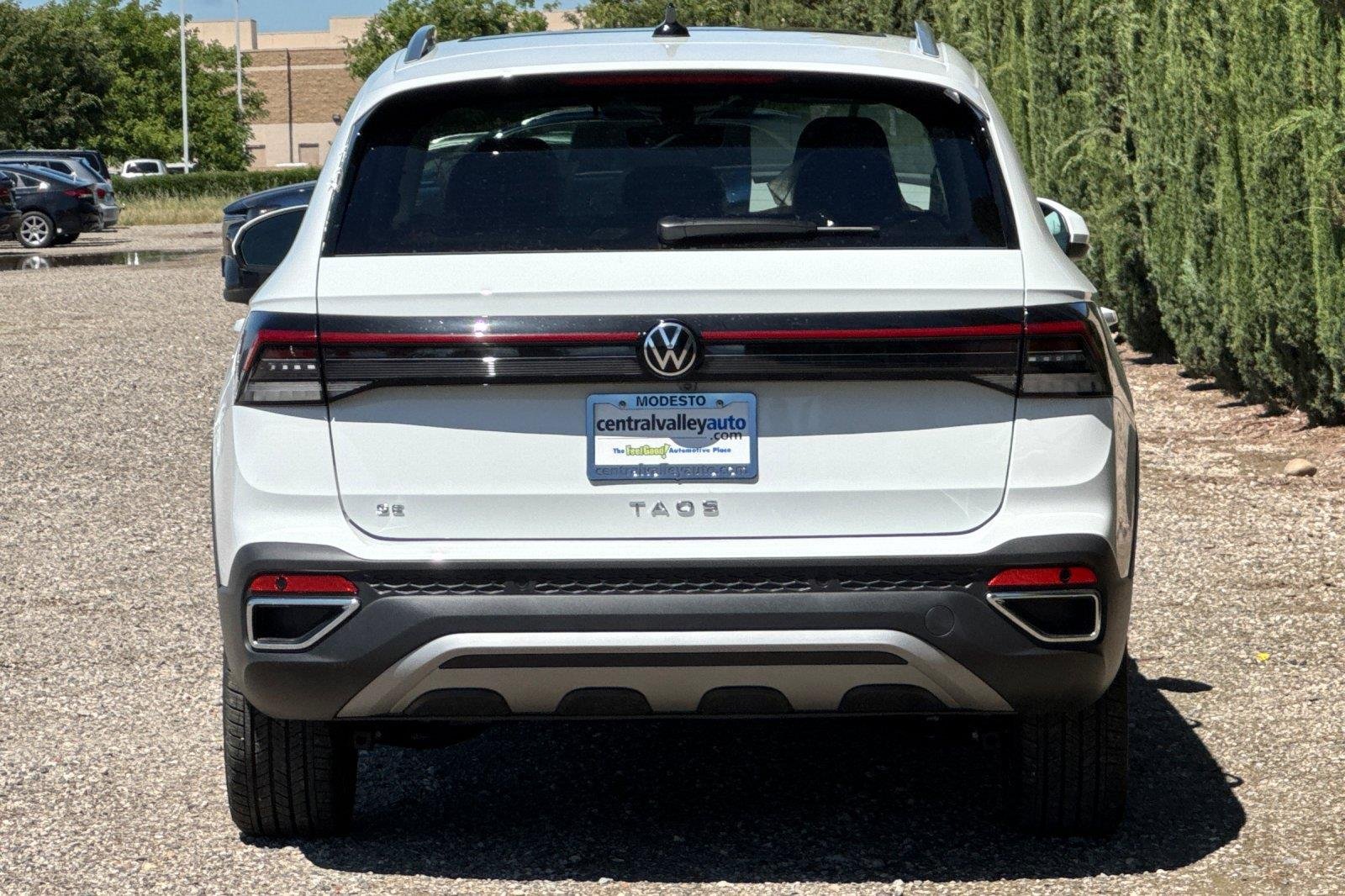New 2026 Pure White Volkswagen SE image 4