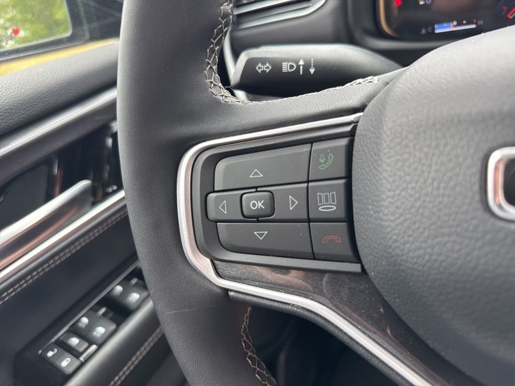 Used 2024 Black Jeep Base image 19