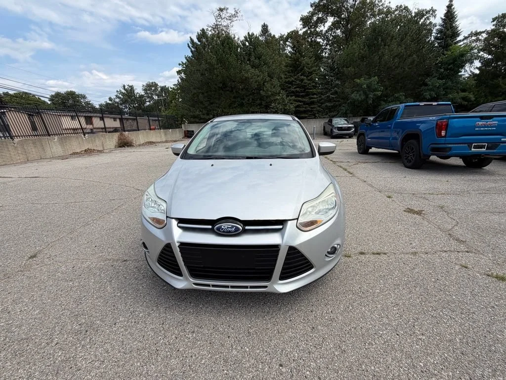Used 2012 Silver Ford SE image 3