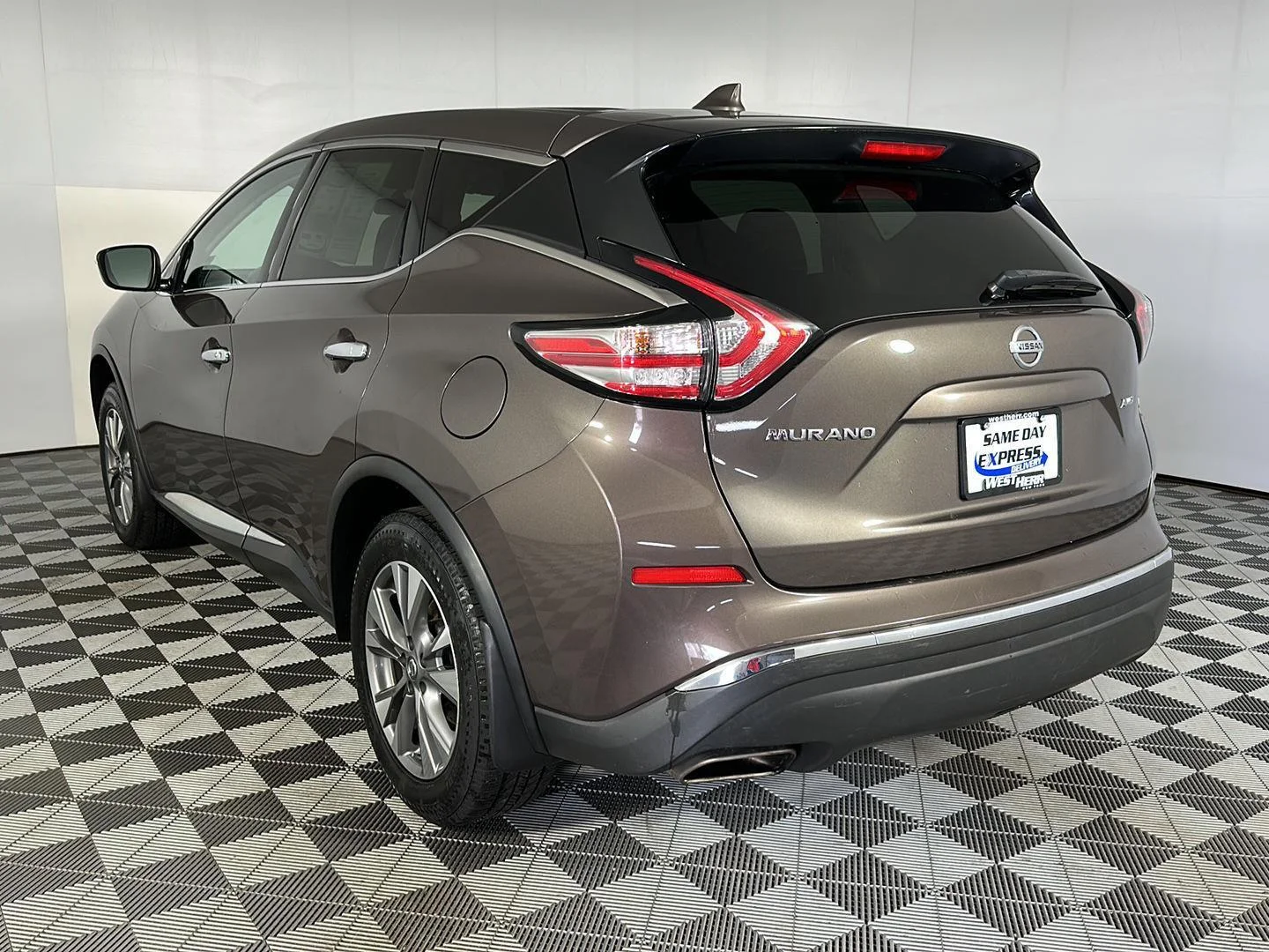 Used 2018 Java Metallic Nissan S image 4