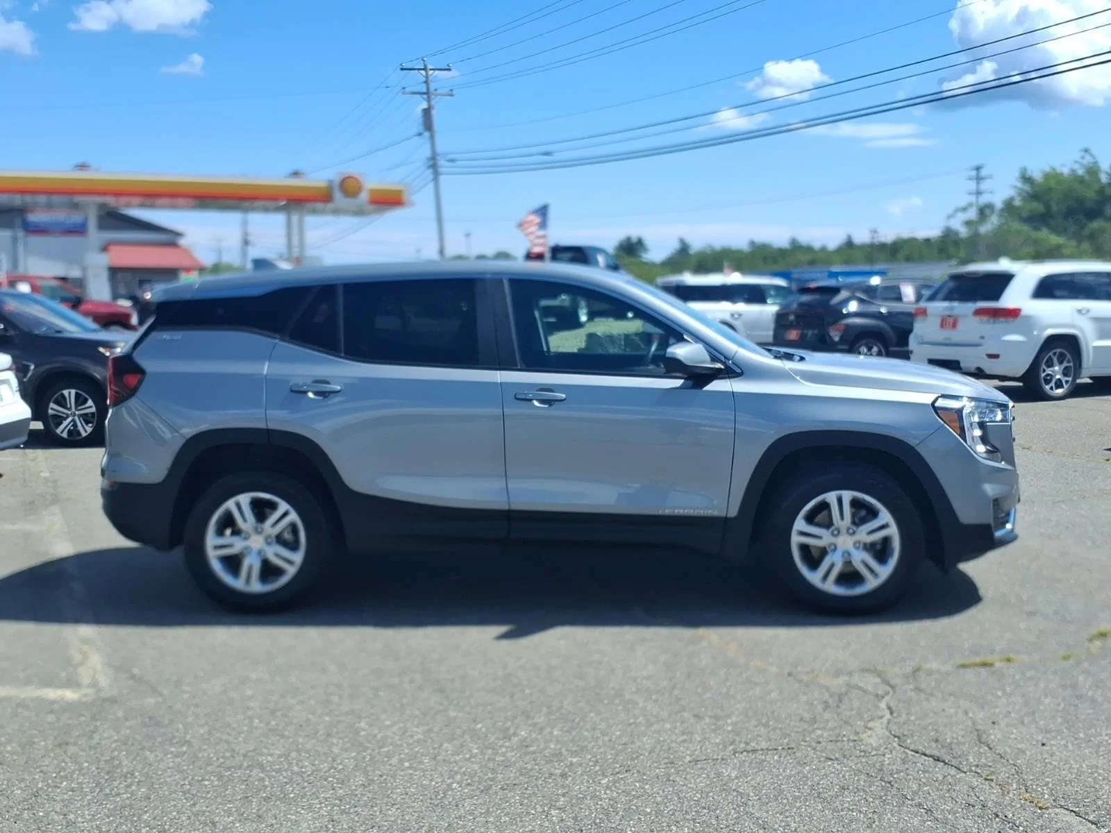 Used 2024 Sterling Metallic GMC SLE image 4