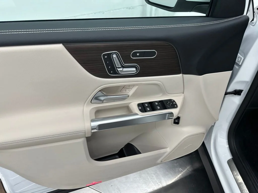 New 2026 White Mercedes-Benz GLB 250 image 14