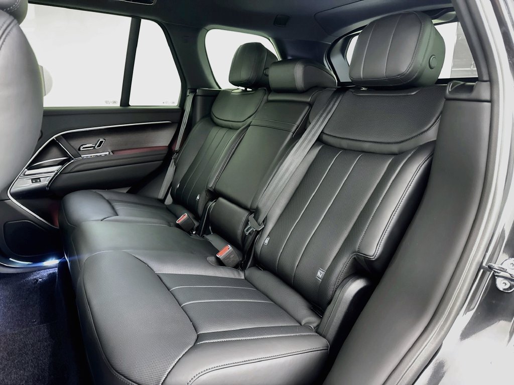 New 2027 Carpathian Grey Land Rover SE image 25