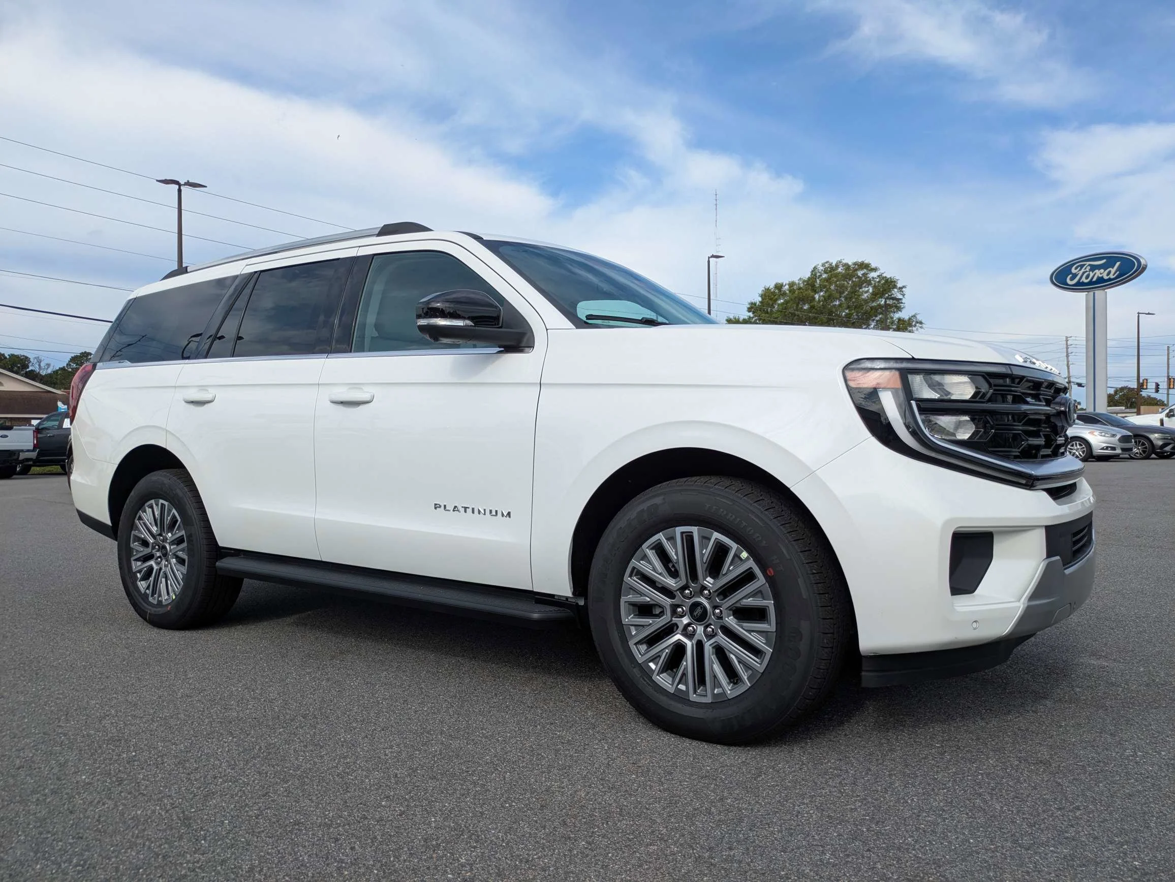 New 2026 Star White Metallic Tri-Coat Ford Platinum® image 2
