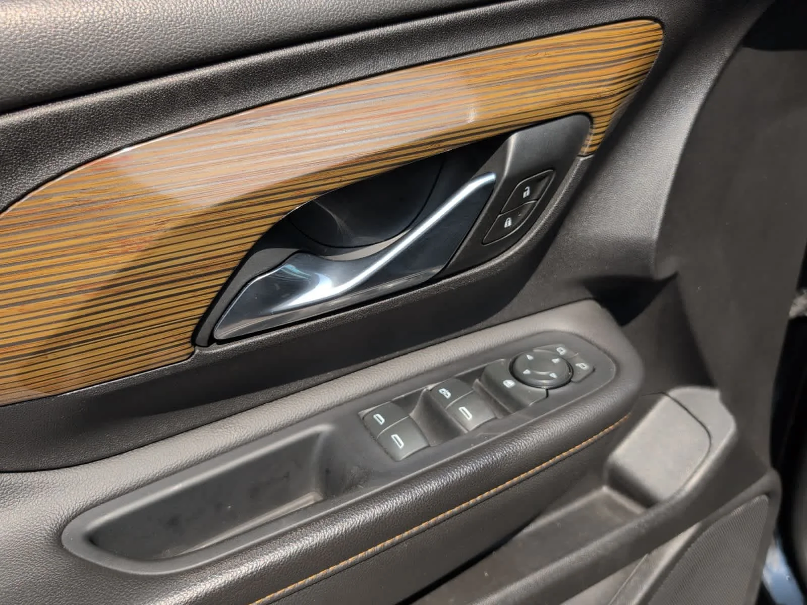 Used 2019 Ebony Twilight Metallic GMC SLE image 11