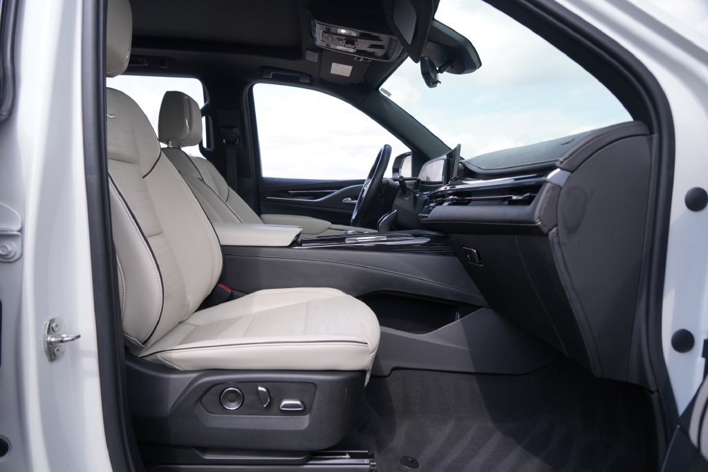 Used 2021 White Cadillac Sport image 24