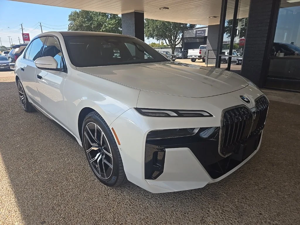 Used 2026 White BMW 740i xDrive image 5