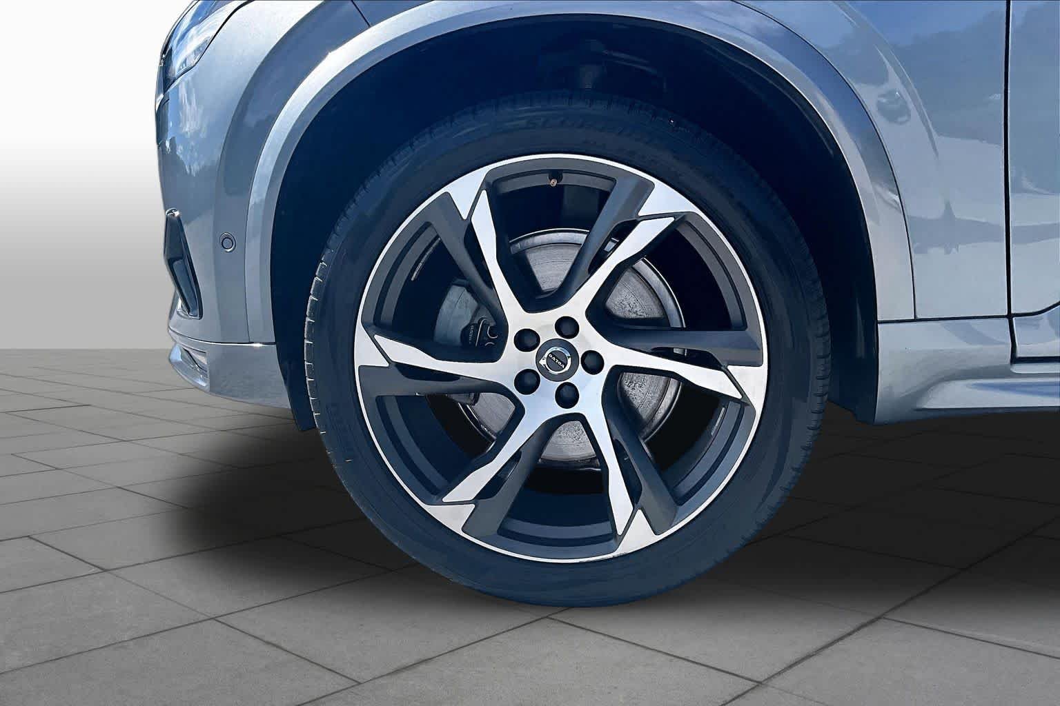 Used 2019 Osmium Grey Metallic Volvo R-Design image 11