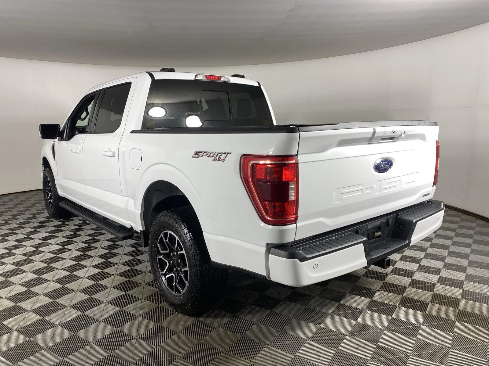 Used 2022 Oxford White Ford XLT image 8