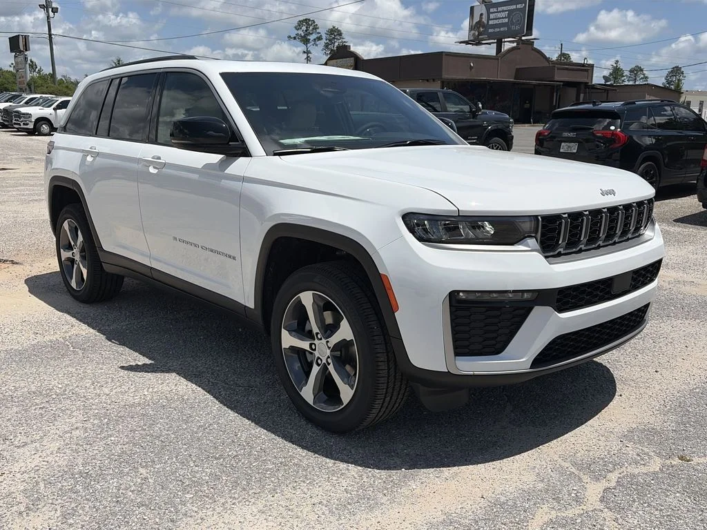 New 2026 Bright White Clear-Coat Exterior Paint Jeep Limited image 8
