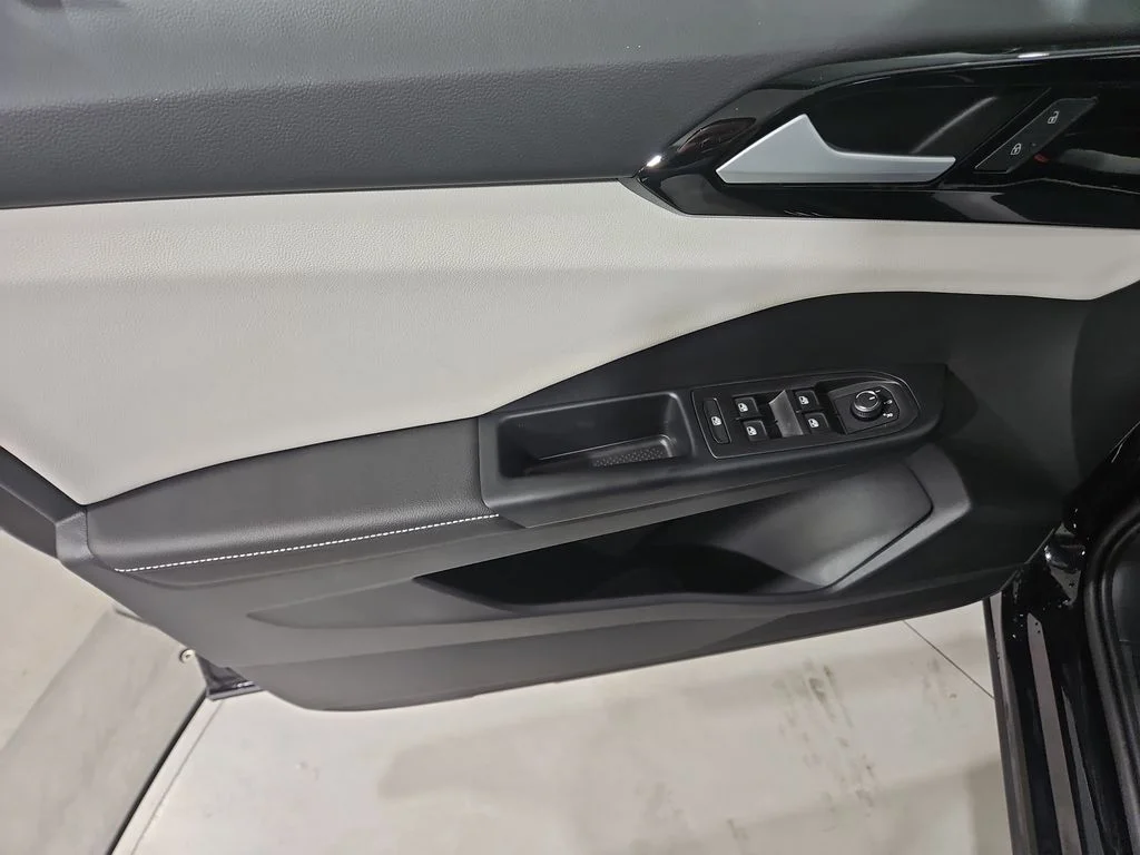 New 2026 Black Volkswagen 1.5T S image 10
