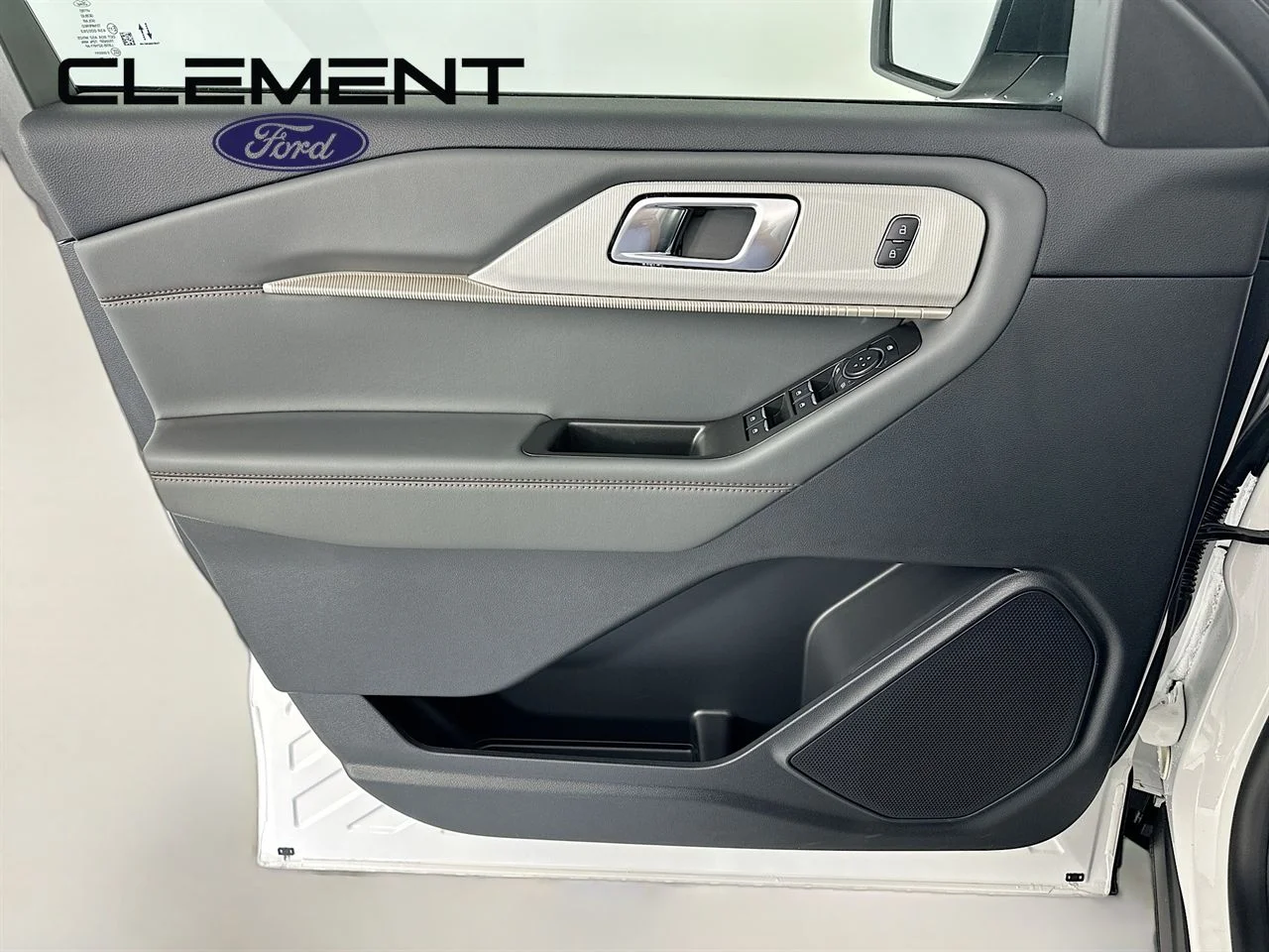 New 2026 Star White Metallic Tri-Coat Ford Active image 24