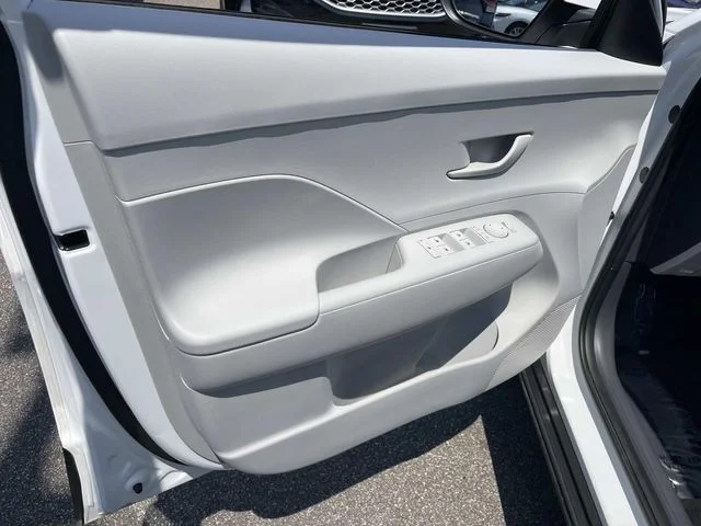 Used 2025 White Hyundai SEL image 20