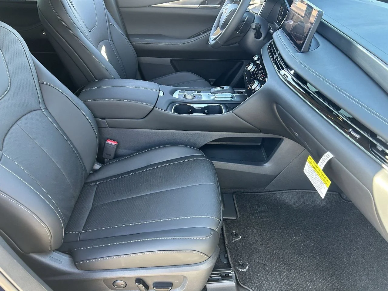 New 2027 GRAND BLUE INFINITI Luxe AWD image 13